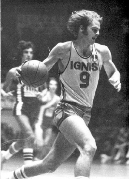 Bob Morse in palleggio con la maglia dell'Ignis Varese